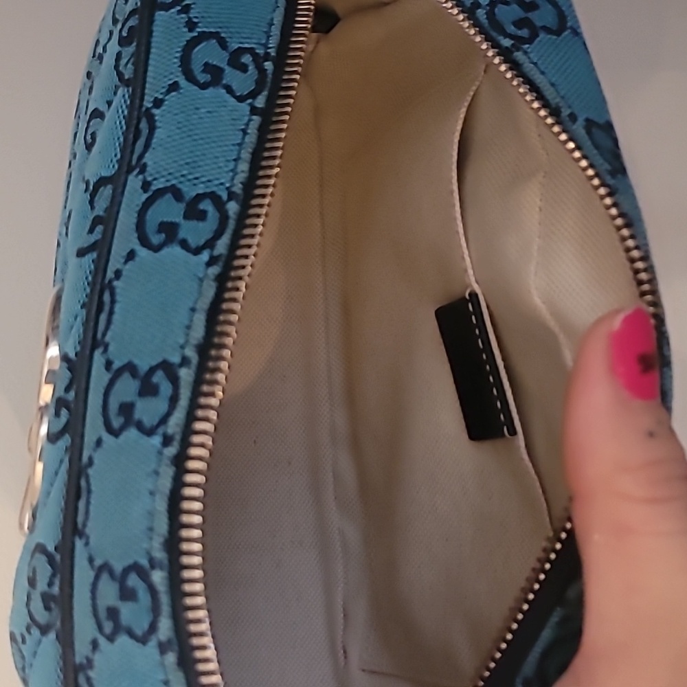 Gucci Marmont Camera Bag - Picture 3 of 6